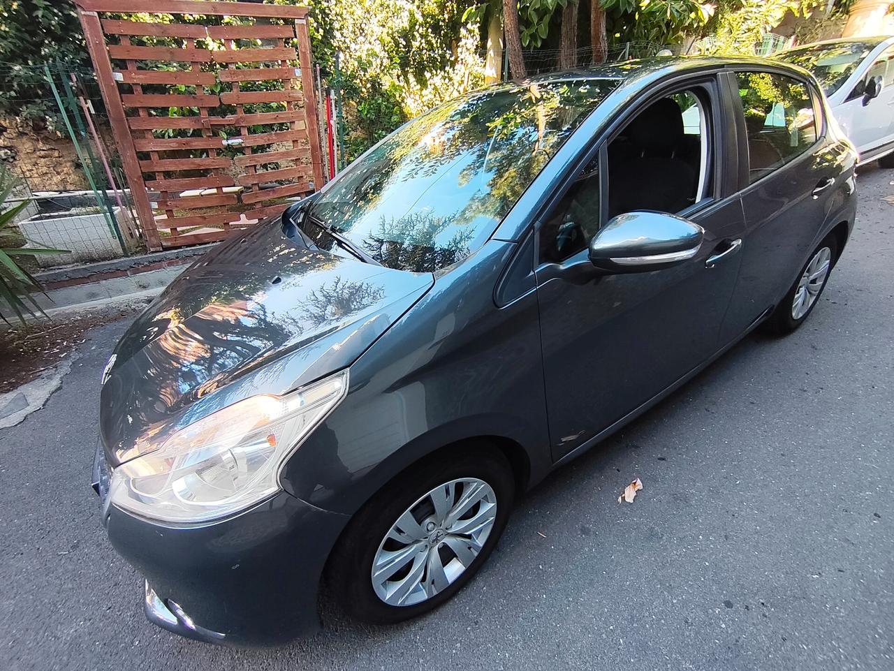 Peugeot 208 1.4 HDi 68 CV 2014