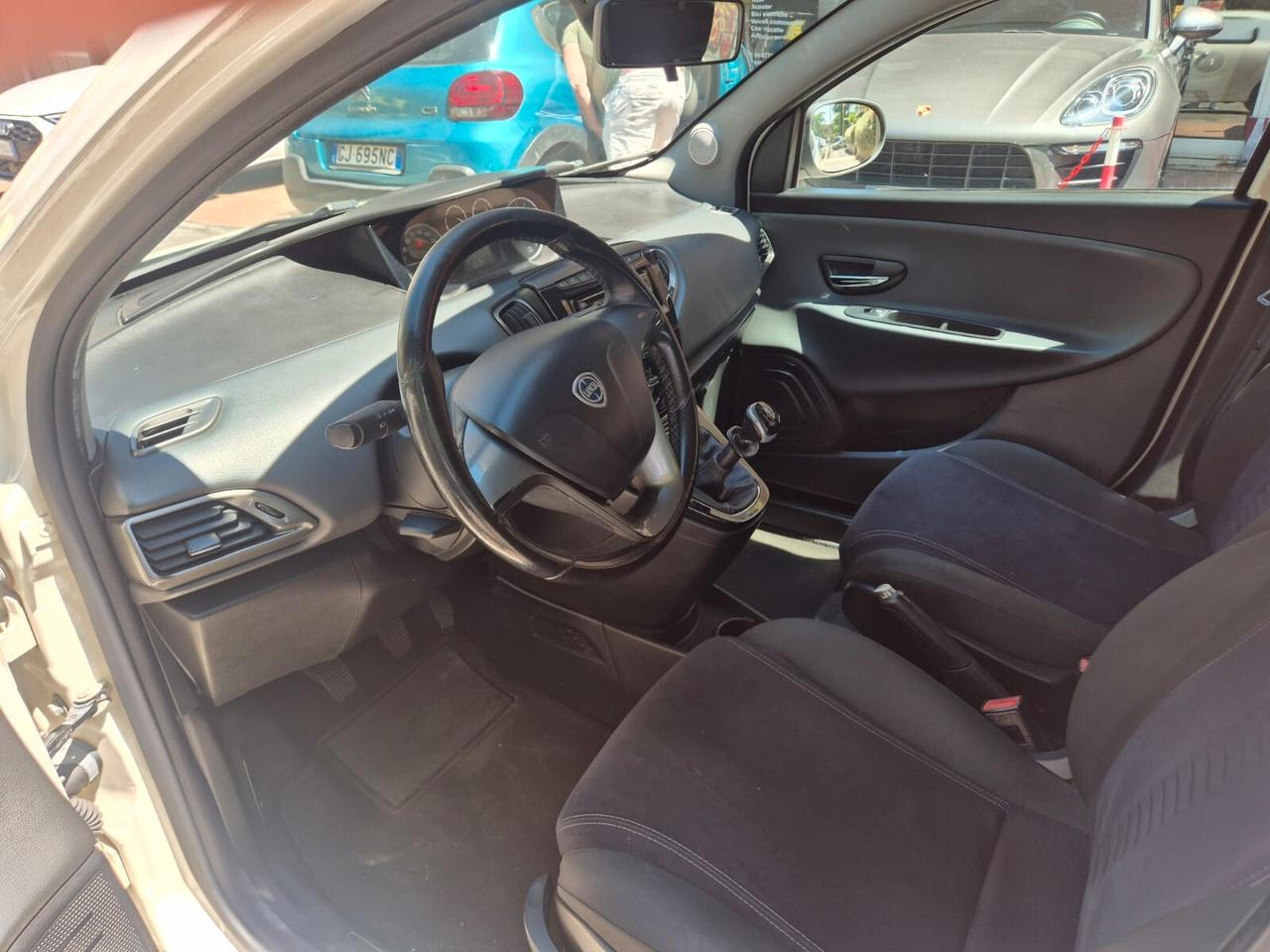 Lancia Ypsilon 1.2 69 CV Unyca