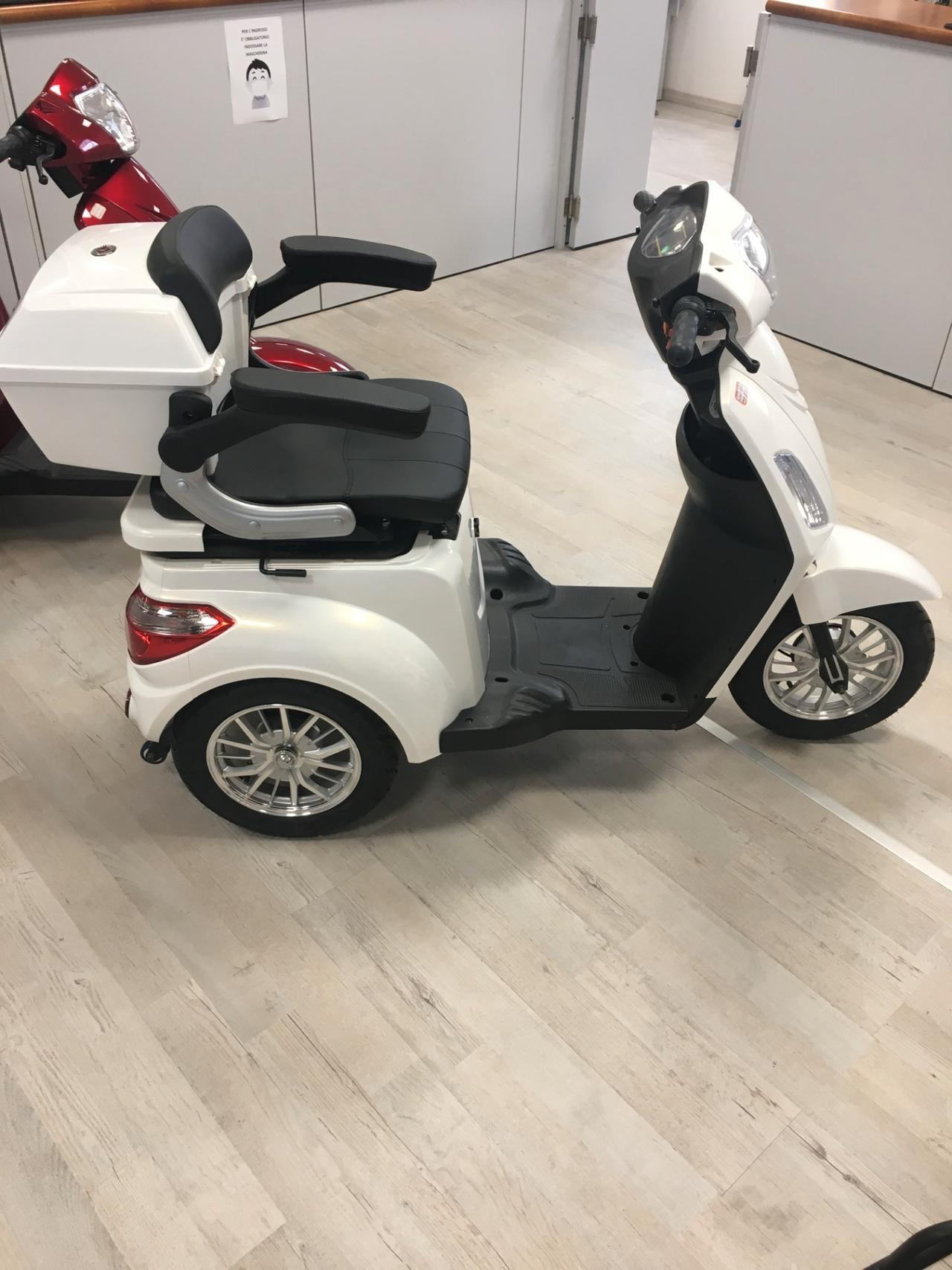 DELTA3 Scooter elettrico per anziani/disabili