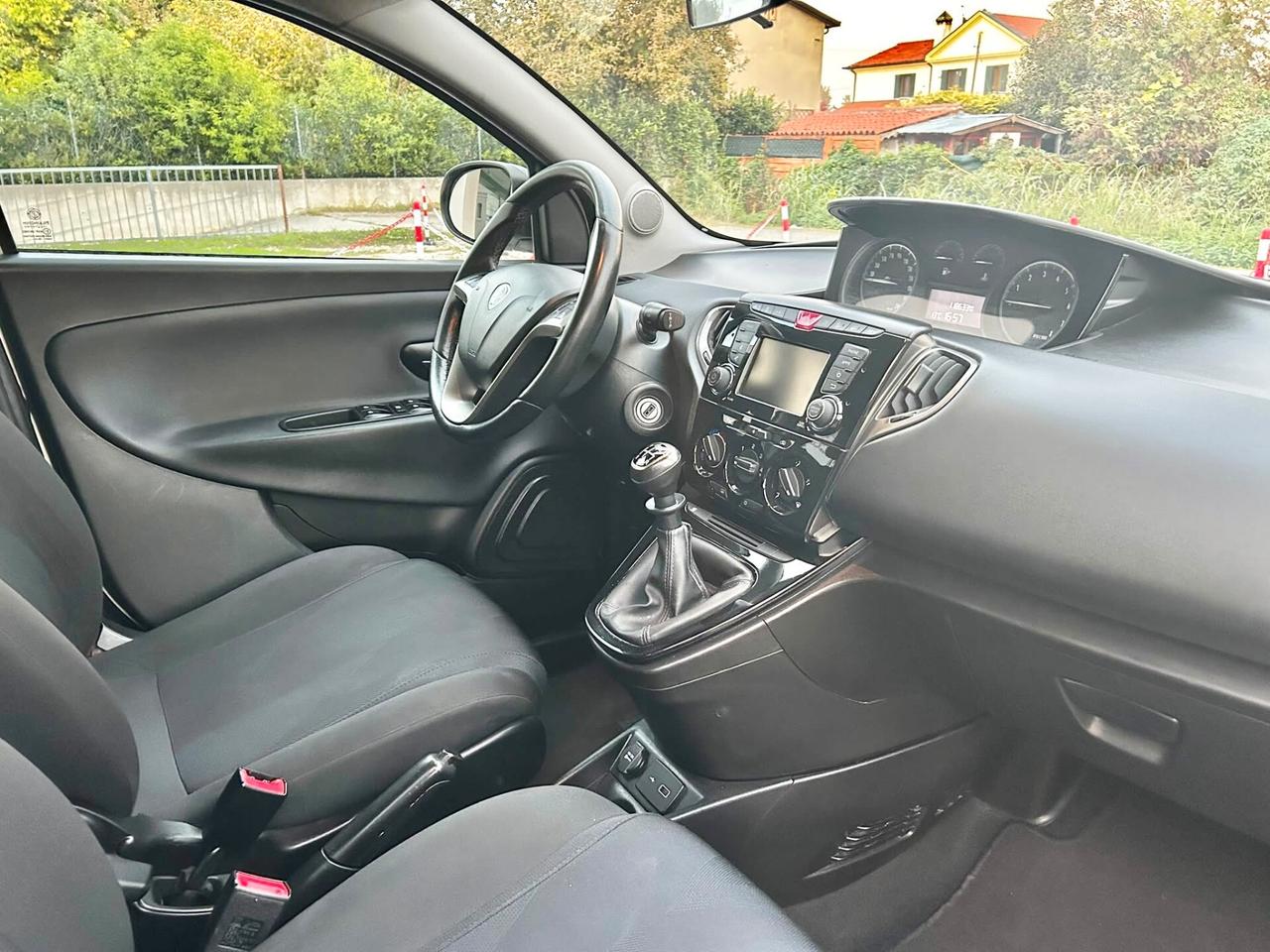 Lancia Ypsilon 1.2 69 CV 5 porte S&S Platinum