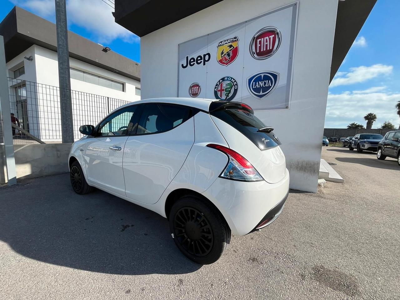 Lancia Ypsilon 1.0 FireFly 5 porte S&amp;amp;S Hybrid Ecochic Silver