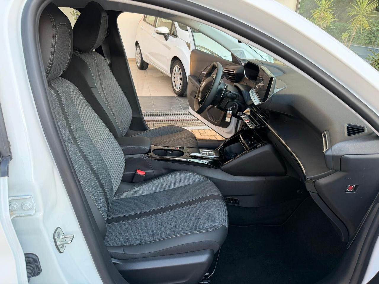 Peugeot 208 ALLURE Hybrid 100 E - DCS6