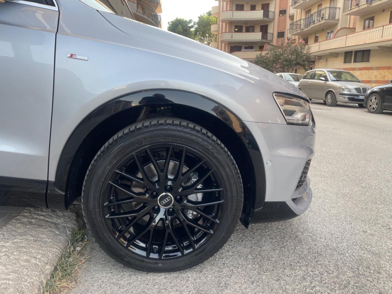 Audi Q3 2.0 TDI 150 CV SLINE COMPETITION TETTO NAVY PELLE XENO BOSE 19'