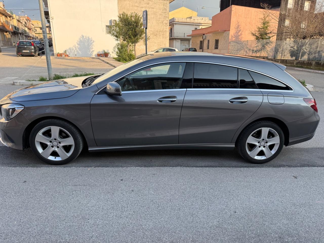 Mercedes-benz CLA 180 d Premium