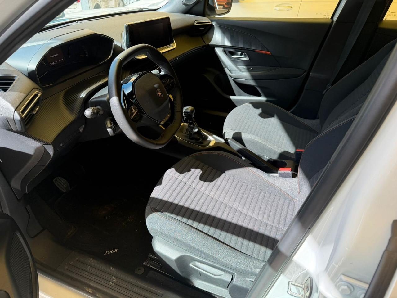 Peugeot 2008 1.2cc benzina 12 mesi garanzia-2023