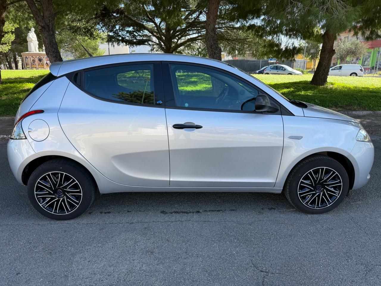 Lancia Ypsilon 1.2 69 CV 5 porte S&S Platinum