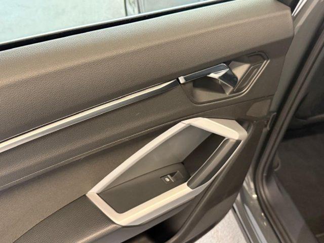 AUDI Q3 35 TDI Business Advanced