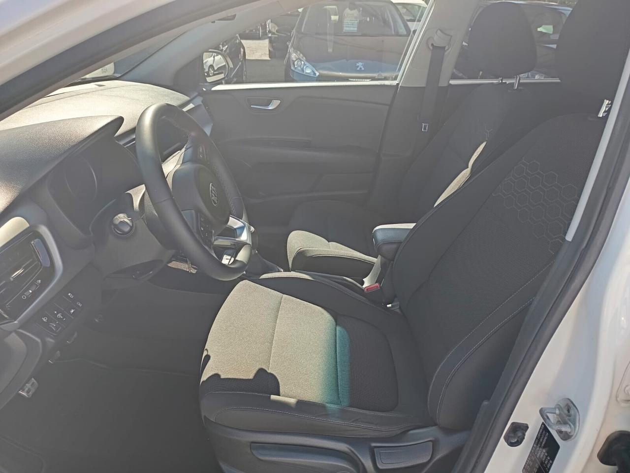 Kia Rio 2017 - 1.0 T-GDi 12V OK NEOP. LB AUTOMOBILI