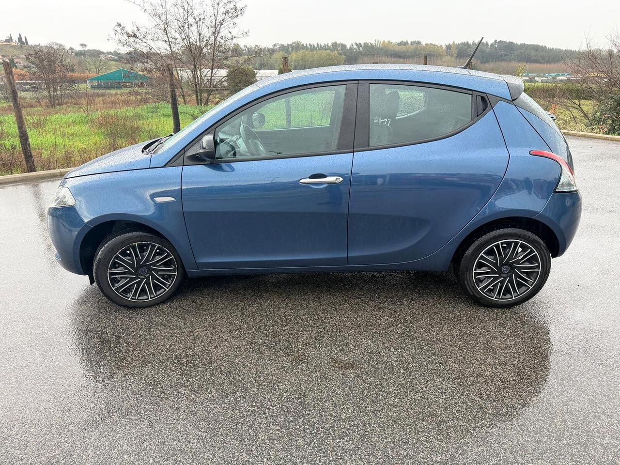 Lancia Ypsilon 1.0 5 porte S&S Hybrid Gold INCLUSO PASSAGGIO
