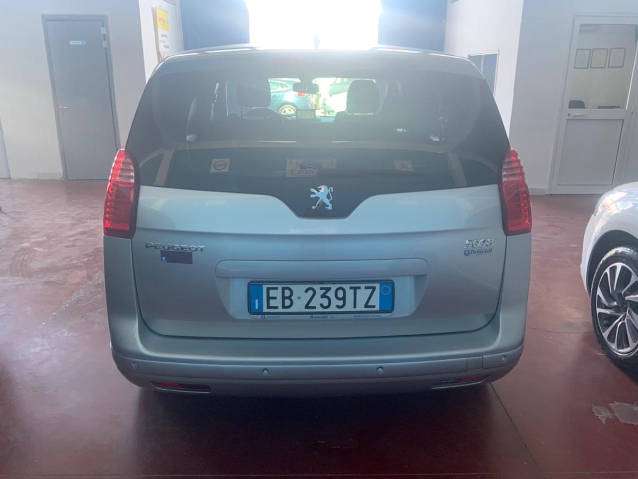 Peugeot 5008 2.0 HDi 150CV Féline