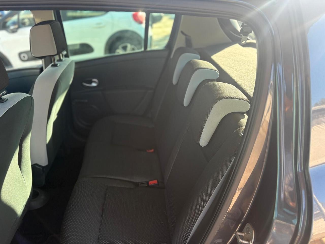 Renault Clio Storia 1.2 16V 5 porte Confort