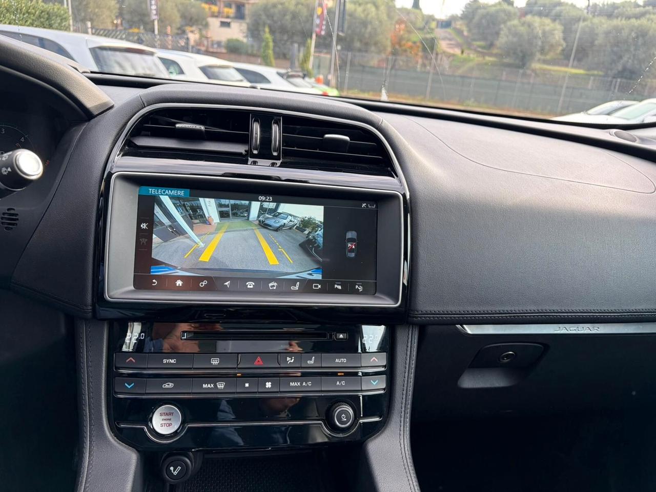 Jaguar F-Pace 2.0 D 180 CV Portfolio