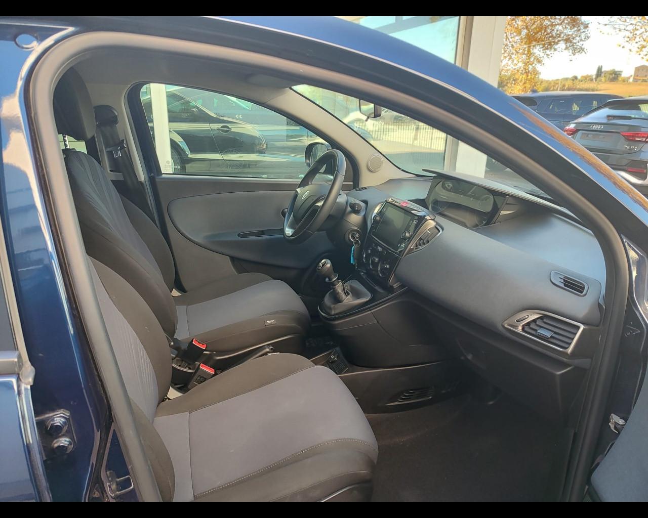 LANCIA Ypsilon 3ª serie - Ypsilon 1.0 FireFly 5 porte S&S Hybrid Ecochic Gold