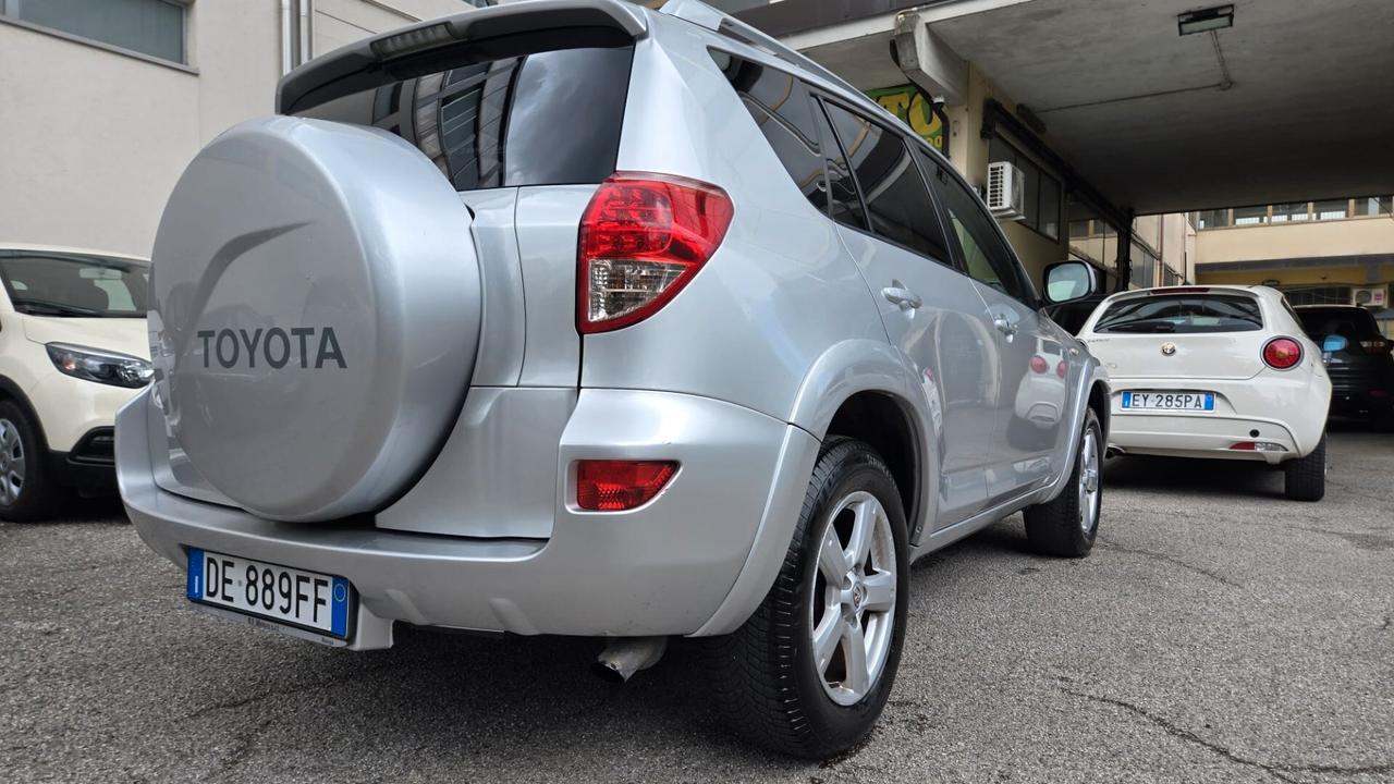 Toyota RAV 4 2.2 D-4D 177 CV Luxury 4x4