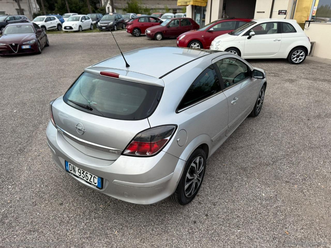 OPEL Astra GTC 1.7 CDTI 125 CV 3p. Cosmo