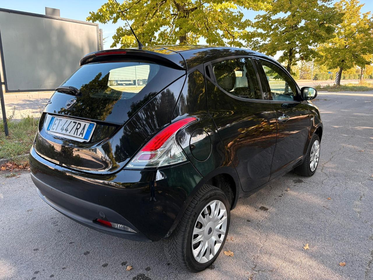 Lancia Ypsilon 0.9 TwinAir 85 CV 5 porte Metano Ecochic Silver