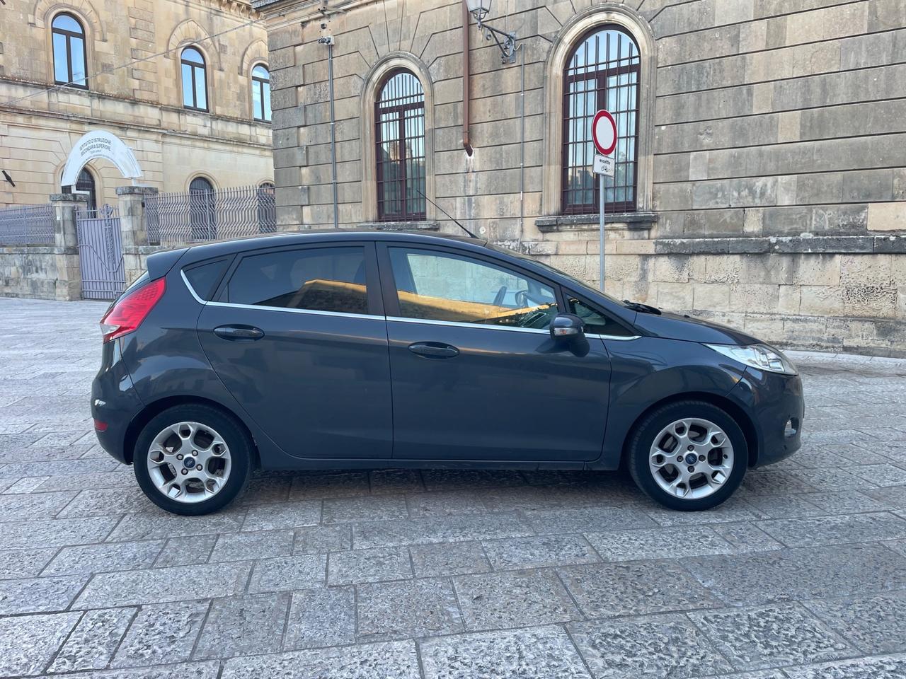 Ford Fiesta 1.4 TDCi 70CV 5 porte Titanium