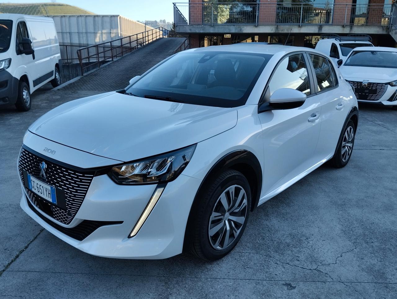 Peugeot 208 motore elettrico 136 CV 5 porte Active