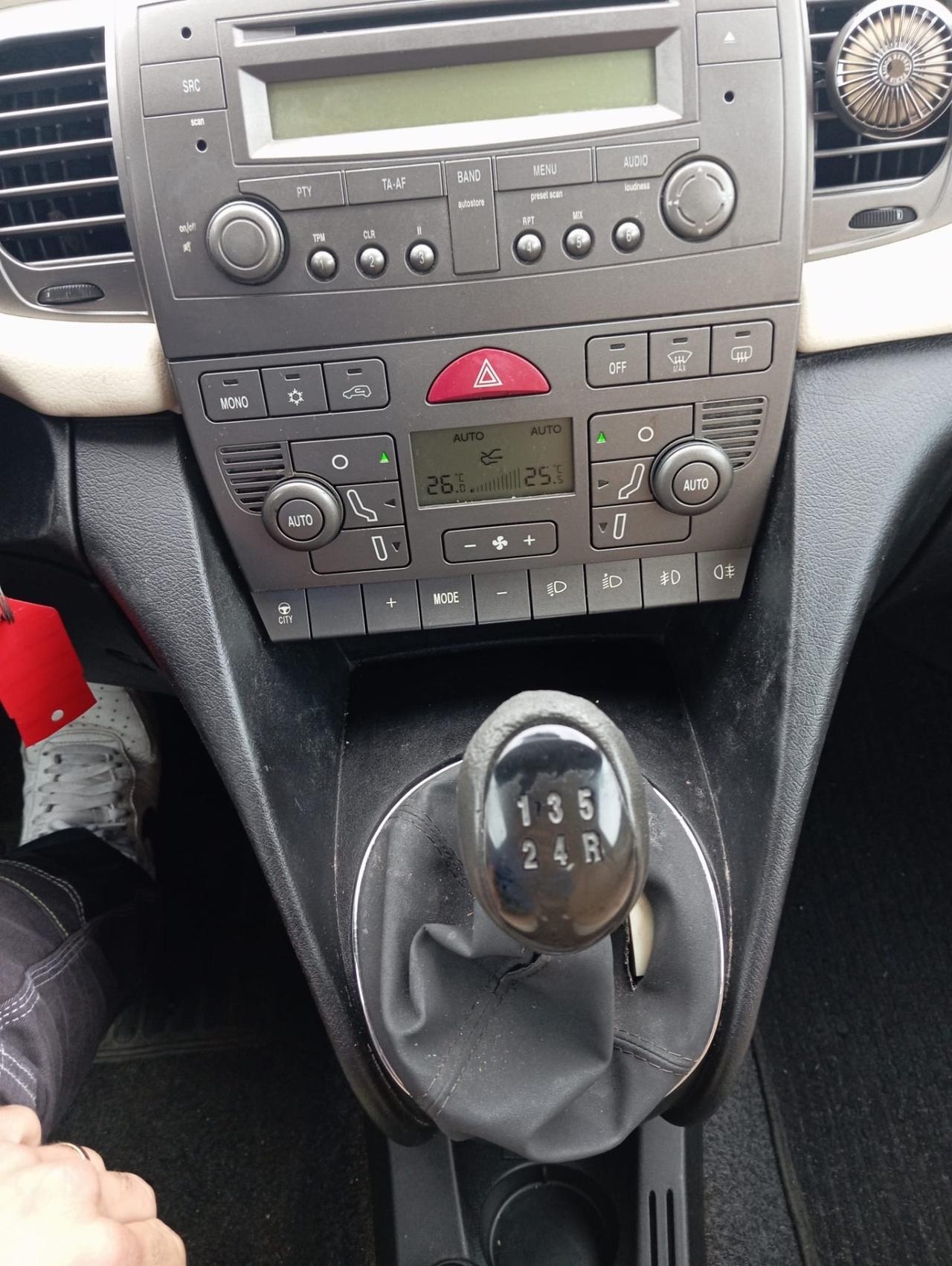 Lancia Ypsilon 1.4 16V Platino