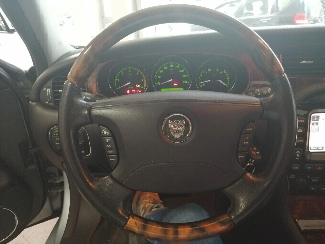 Jaguar XJ 2.7 D V6 cat Executive