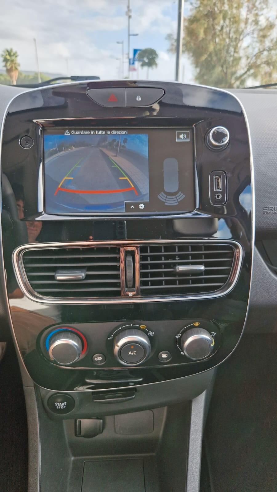 Renault Clio dCi 8V 90 CV EDC 5 porte Moschino Intens