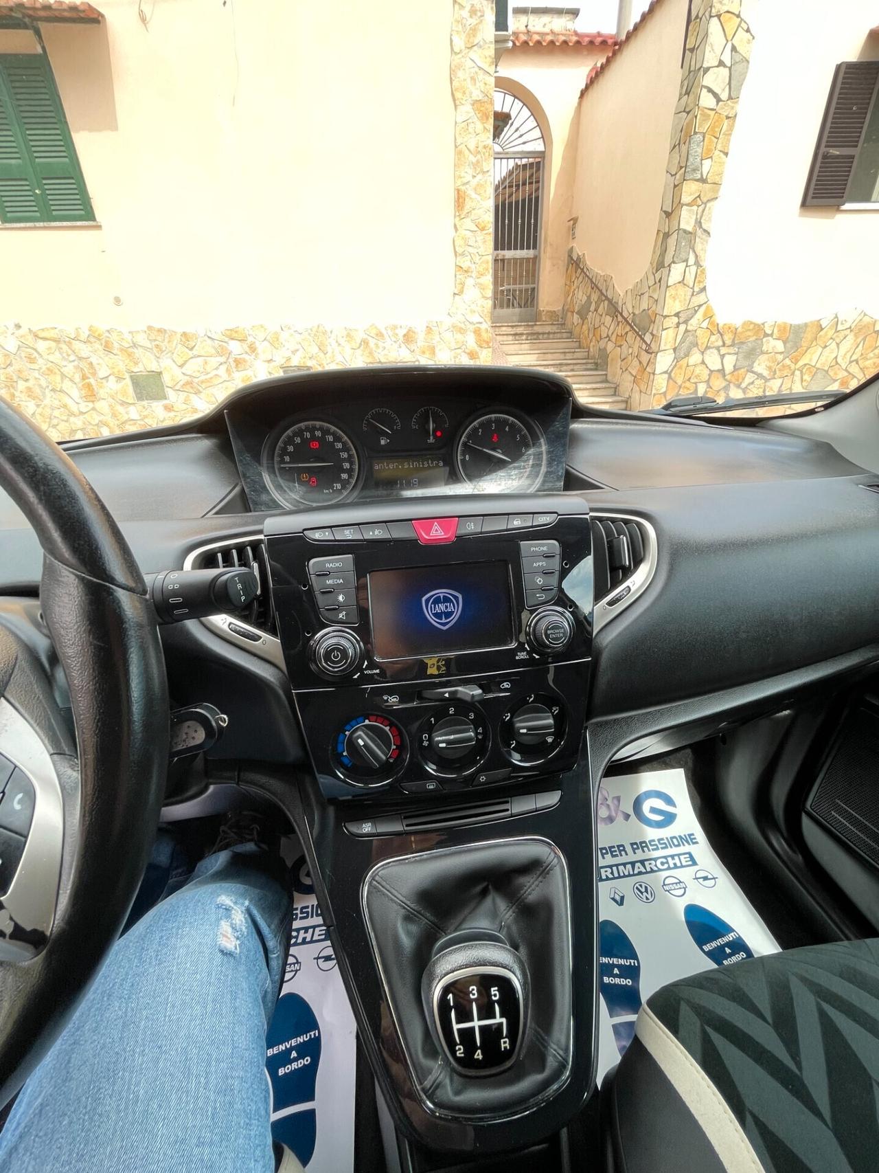 Lancia Ypsilon 1.2 69 CV 5 porte Gold