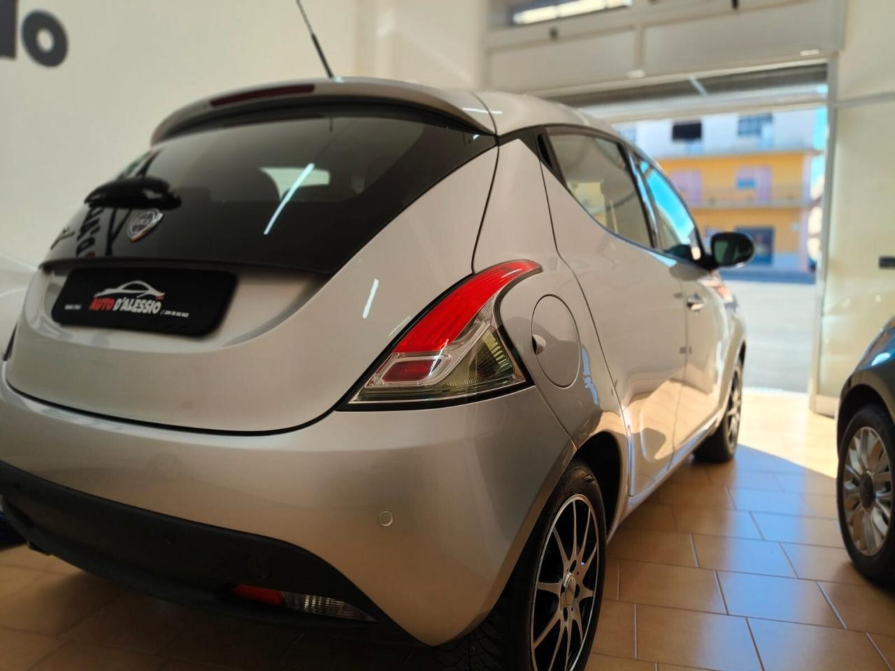 Lancia Ypsilon 1.2 69 CV 5 porte Silver