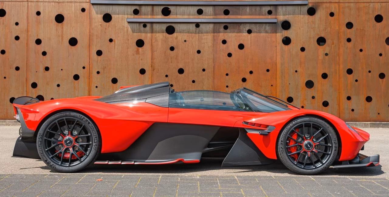 Aston Martin Valkyrie SPIDER *Q-COMMISSION*PIANO DA COLLEZIONE*