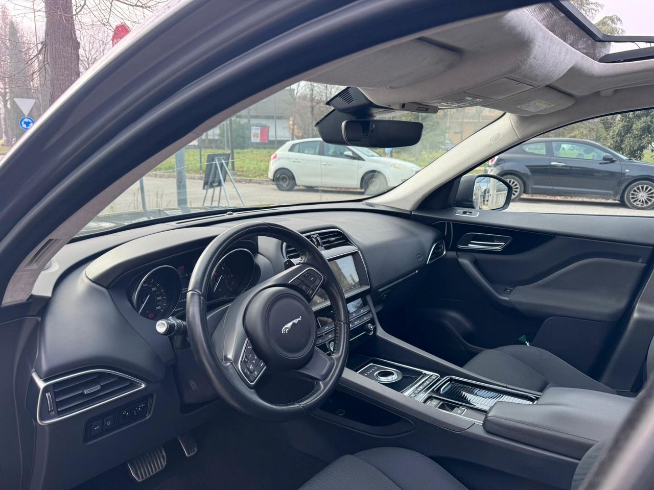 Jaguar F-Pace 2.0 D 180 CV AWD Portfolio