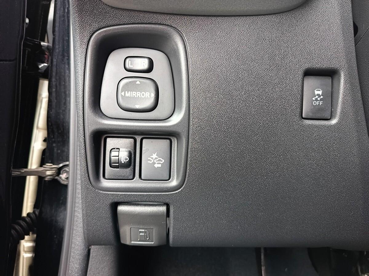 Toyota Aygo Connect 1.0 VVT-i 72 CV 5 porte x-clusiv red style