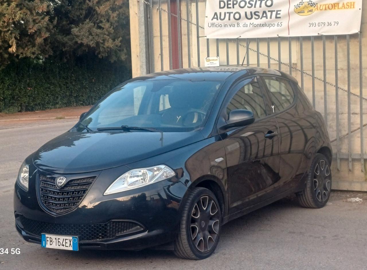Lancia Ypsilon 1.2 69 CV 5 porte Gold