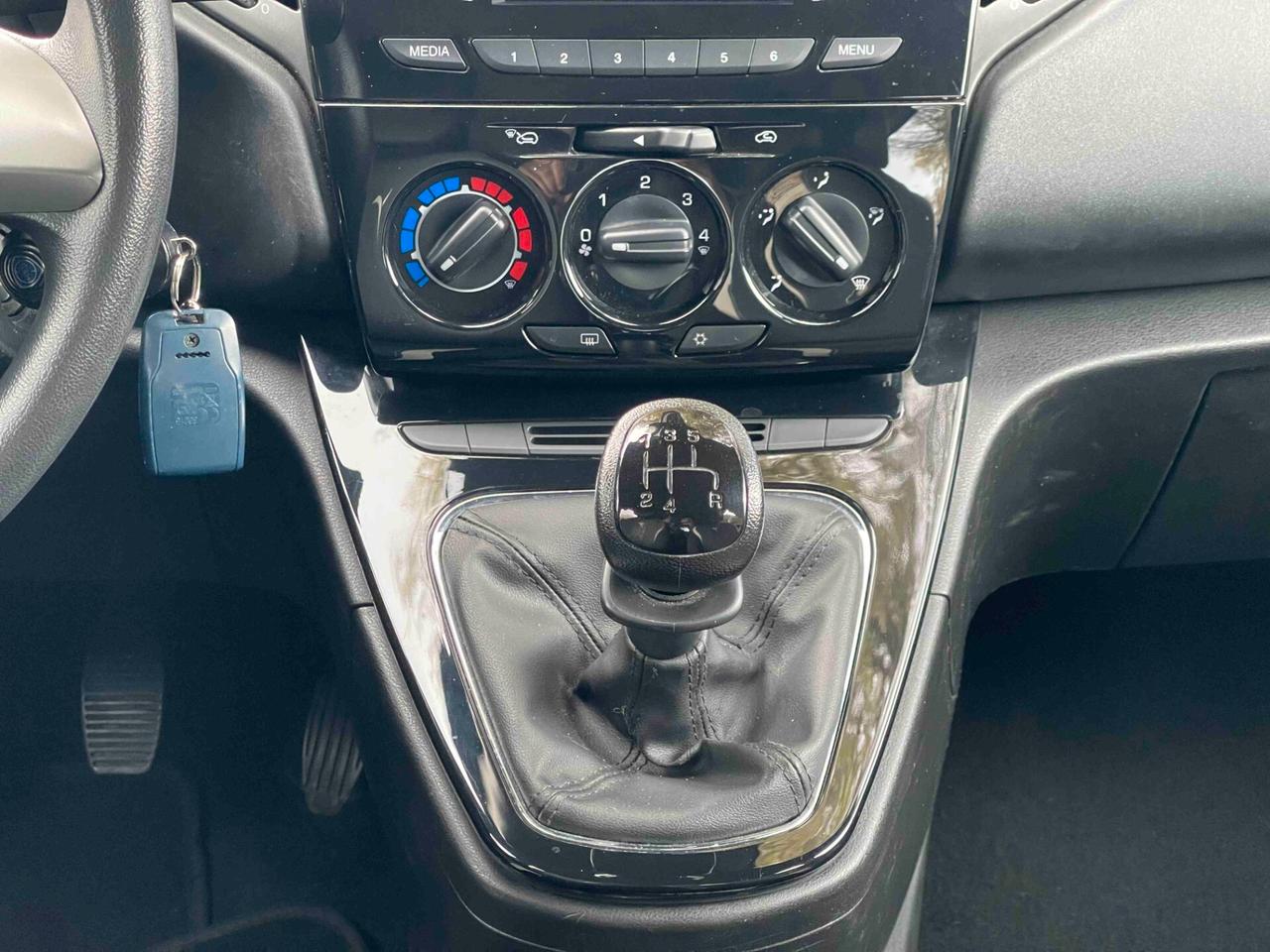 Lancia Ypsilon 1.2 69 CV 5 porte Elefantino NEOPATENTATI