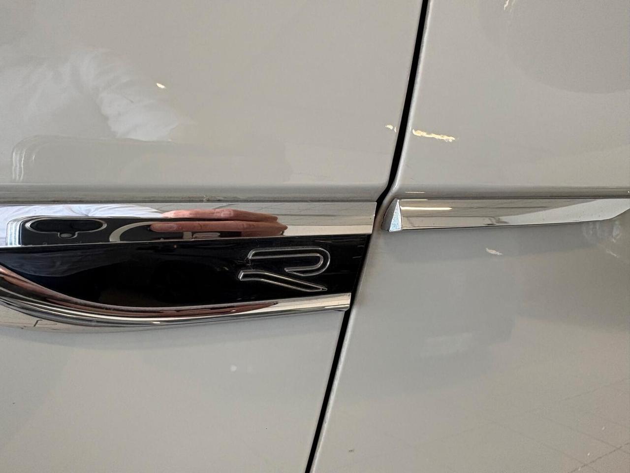 Volkswagen T-Roc R LINE 1.5 TSI ACT DSG UNICO PR.
