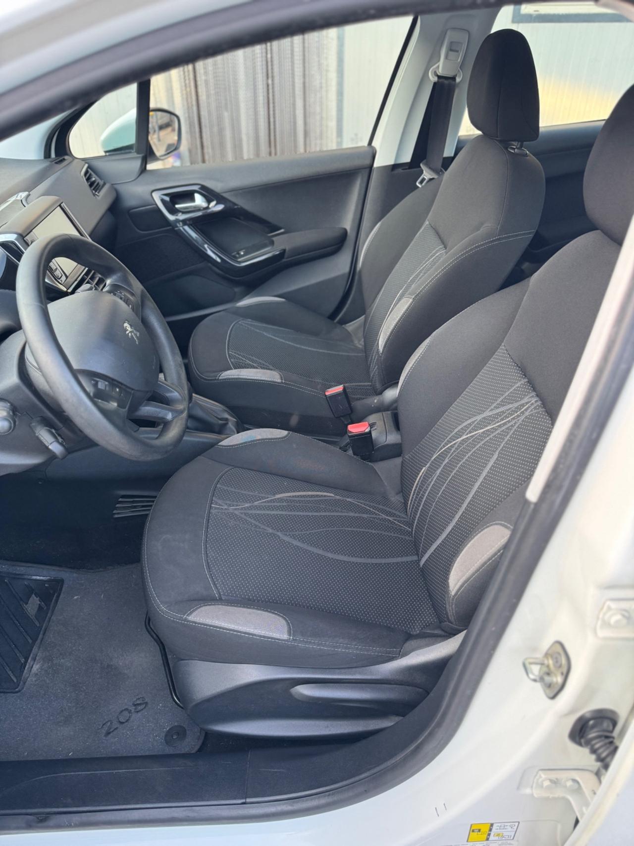 Peugeot 208 PureTech 82 5 porte Allure