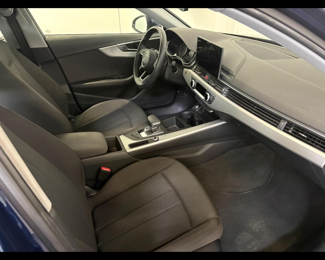 AUDI A4 AVANT 35 TDI S-TRONIC BUSINESS ADVANCED