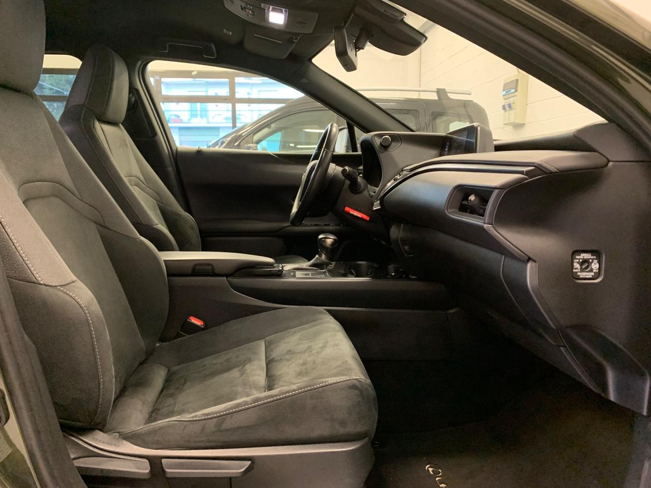 Lexus UX Hybrid 4WD Luxury 2.0 CV 184