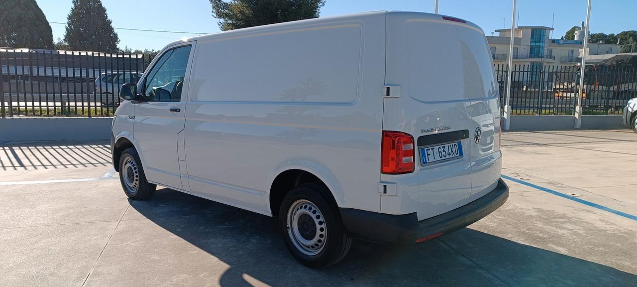 Volkswagen Transporter furgone passo corto