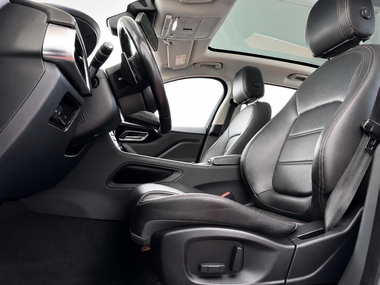 Jaguar F-Pace 2.0 D 180 CV AWD TETTO . CATENA NUOVA