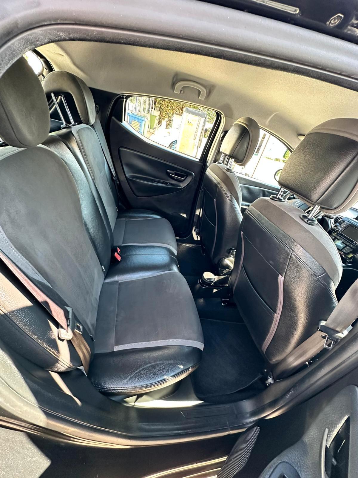 Lancia Ypsilon 0.9 TwinAir 85 CV 5 porte Metano Ecochic Gold