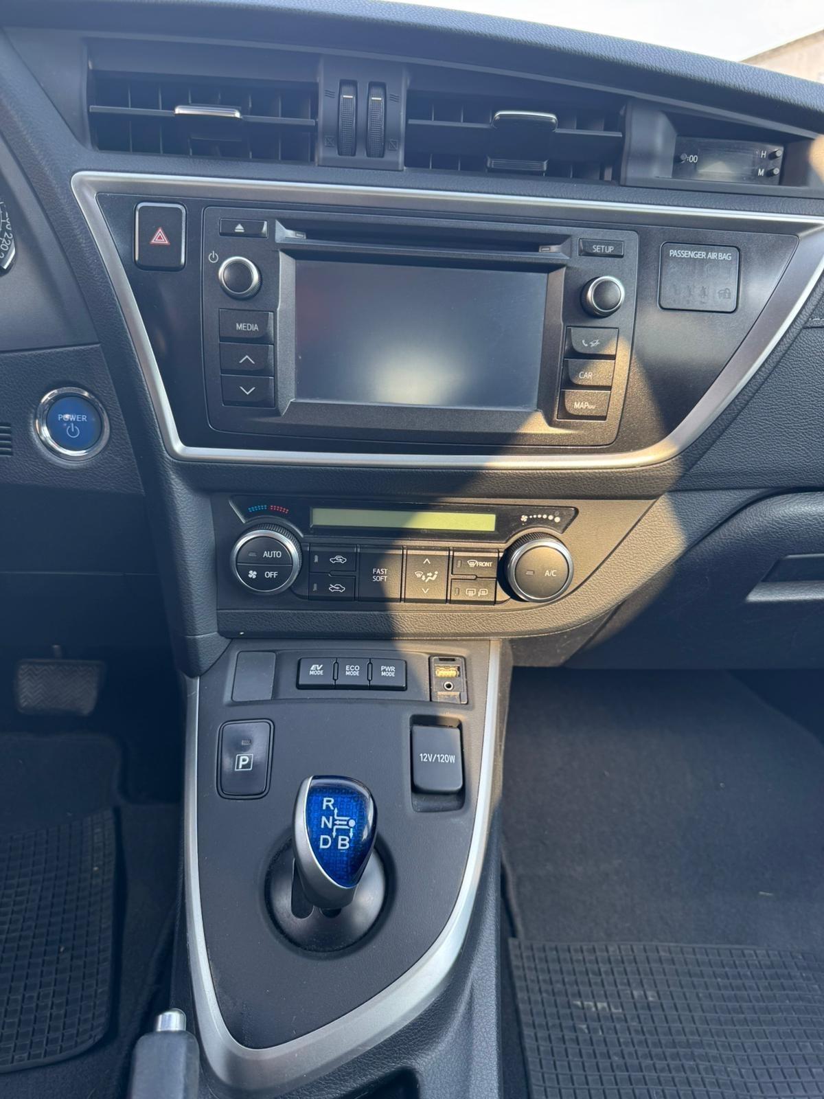 Toyota Auris 1.8 Hybrid. Cambio automatico