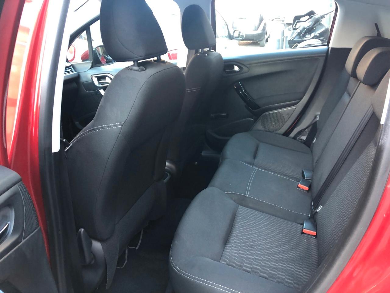 Peugeot 208 PureTech 82 5 porte Allure