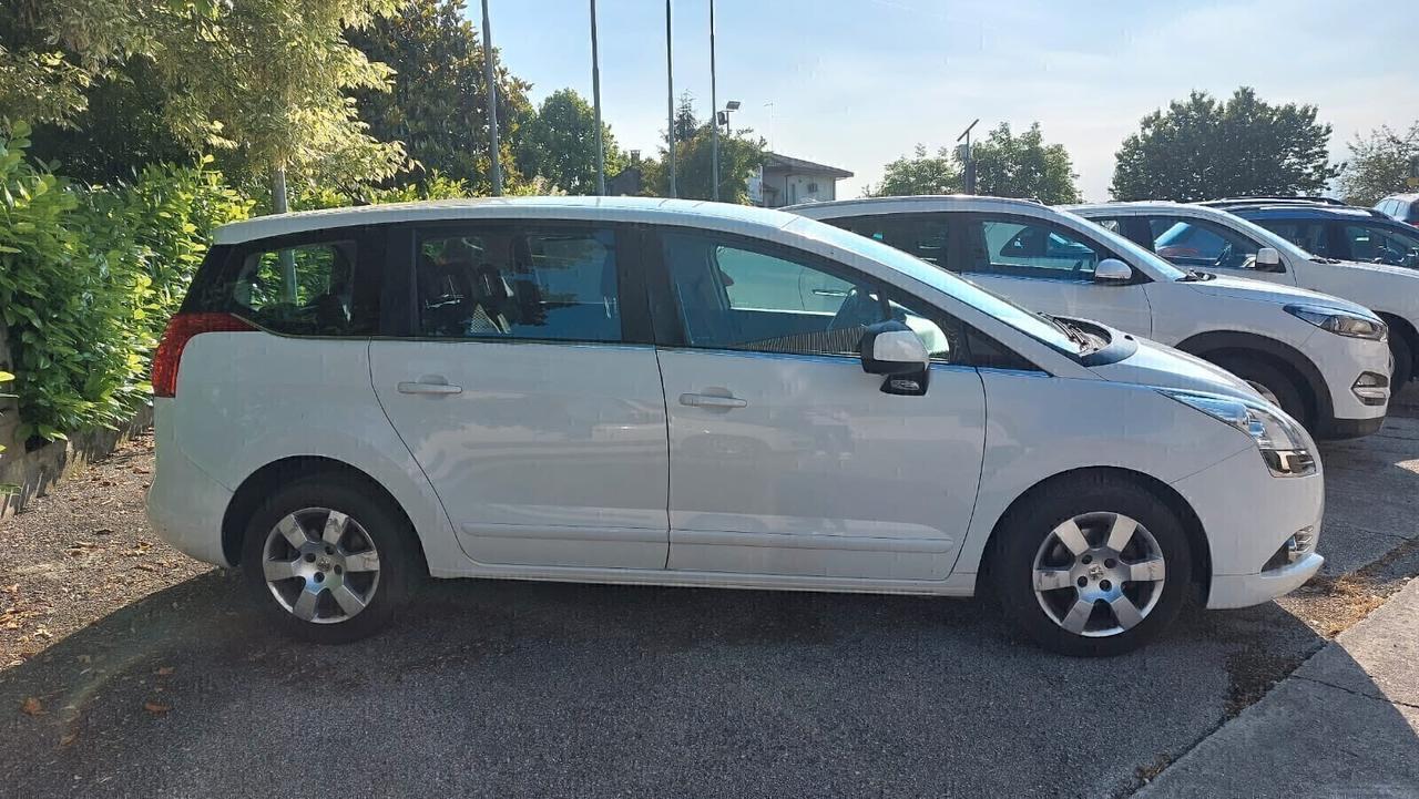 Peugeot 5008 1.6 Diesel 7 Posti Neopatentati