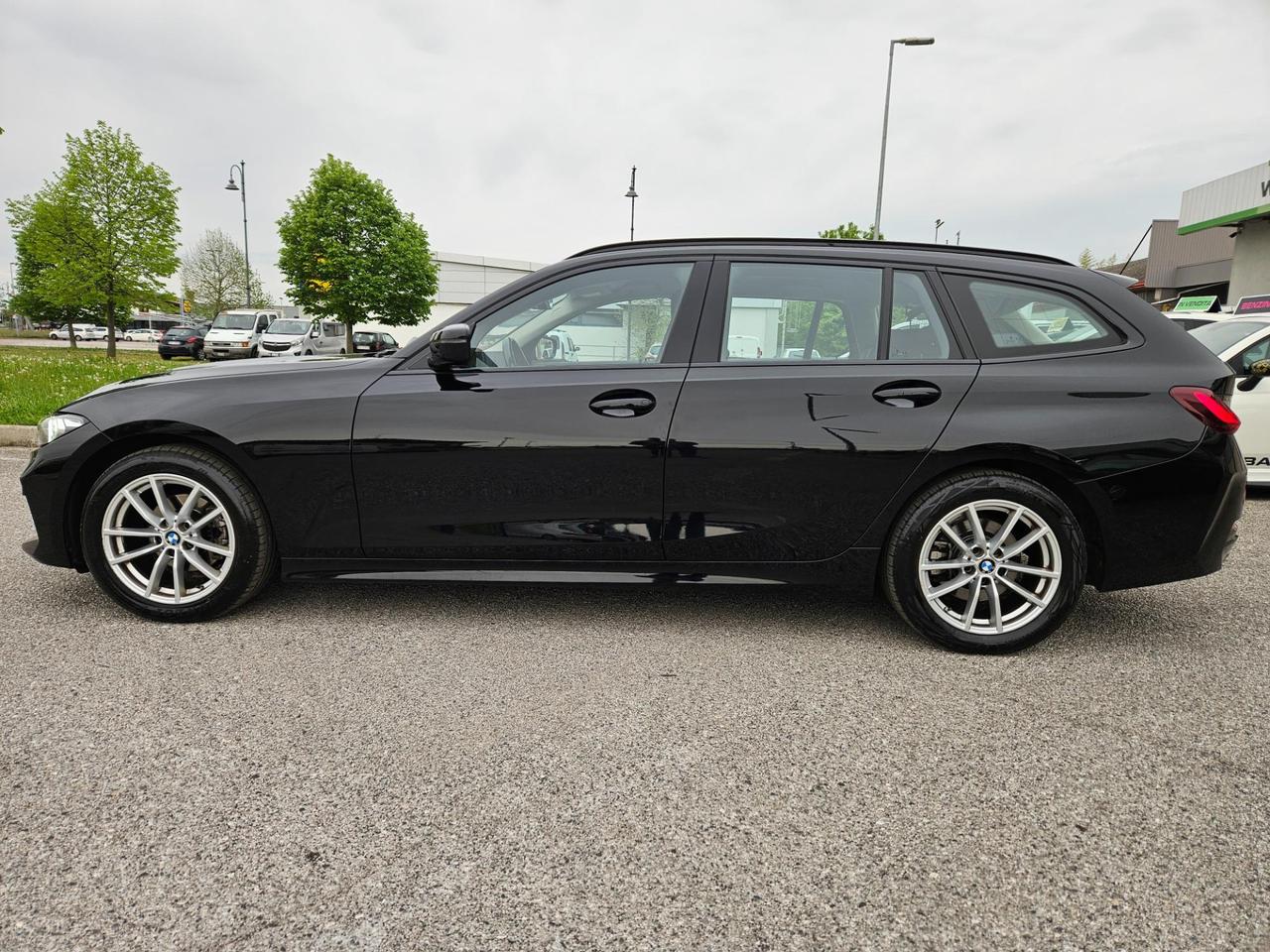BMW 318 d Touring mhev 48V auto