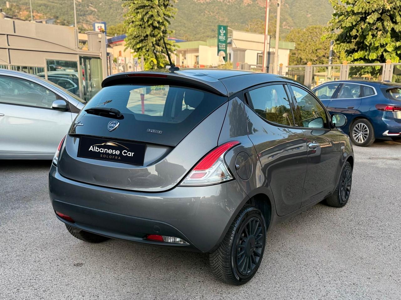 Lancia Ypsilon 1.0 FireFly S&S Hybrid Ecochic Silver