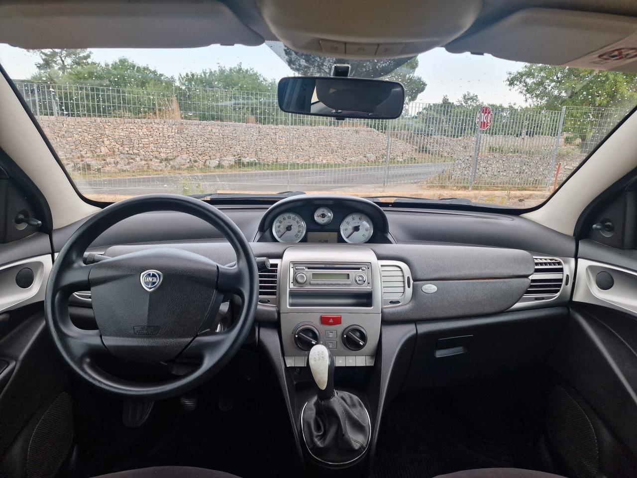 Lancia Ypsilon 1.3 MJT 75 CV Argento