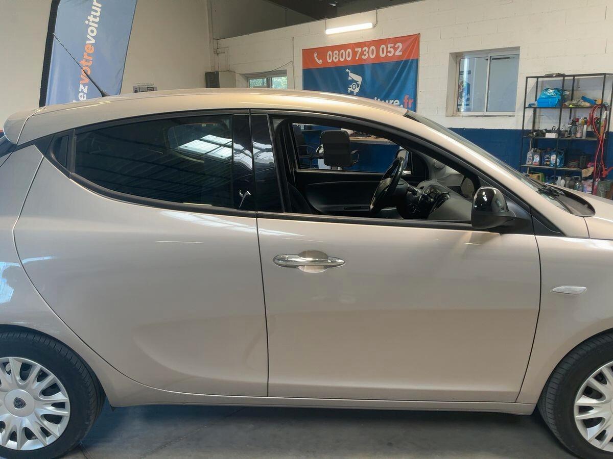 Lancia Ypsilon 1.2 69 CV 5 porte S&S Silver