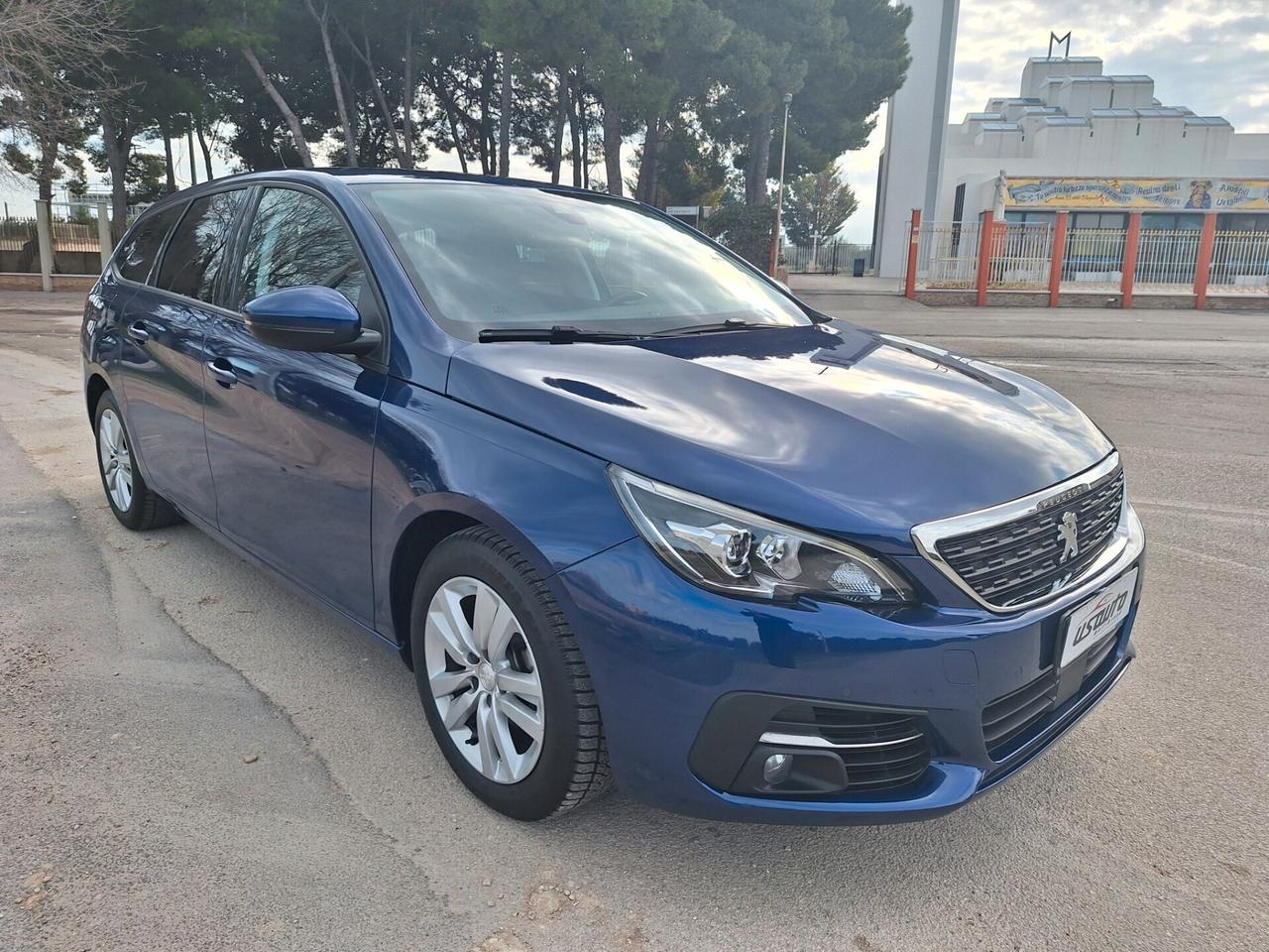 Peugeot 308 1.5 HDi 130 EAT8 SW Business 2018 NAVI