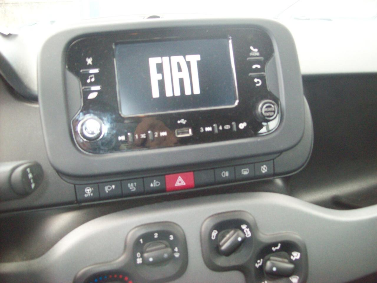 Fiat Panda 1.0 FireFly S&S Hybrid Garmin