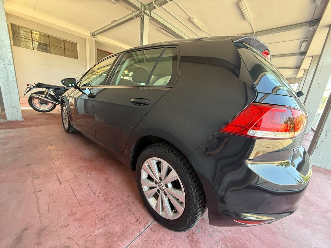 Solo da QUALITYCARS PESCARA Volkswagen Golf 1.6 TDI 110 CV 5p. Comfortline BlueMotion Tchnology mantenuta in buone condizioni, pronta all’uso! Auto da veri internditori!!!!!!