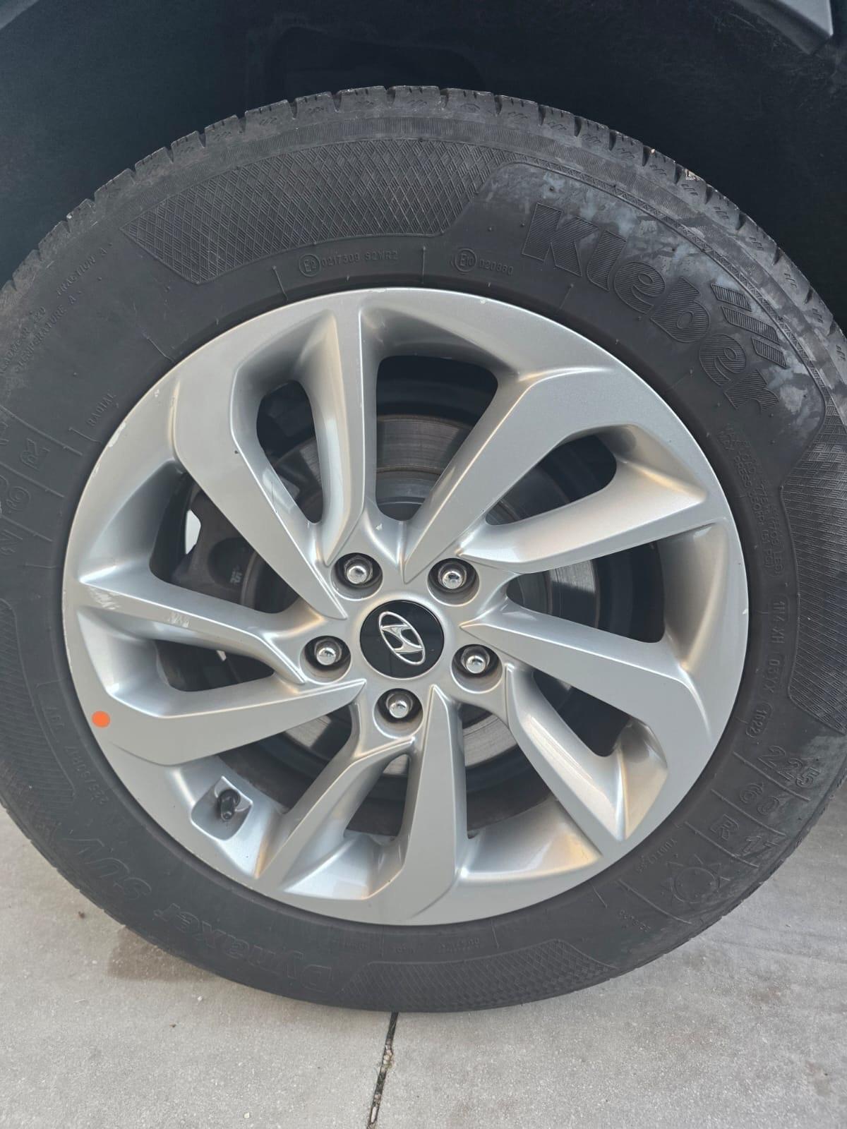 Hyundai Tucson 1.7 CRDi cambio automatico garantita 12 mesi